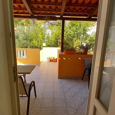Vinko Mljet- One-bedroom With Terrace A4 דירה